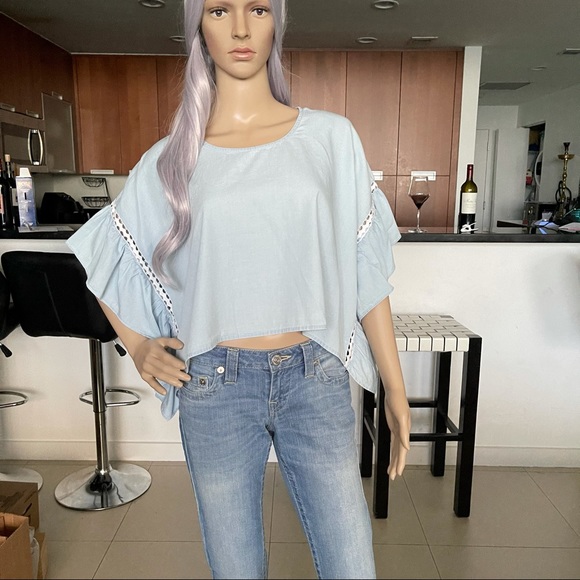 BCBGeneration Ruffle Sleeves Crop Top - Picture 4 of 14